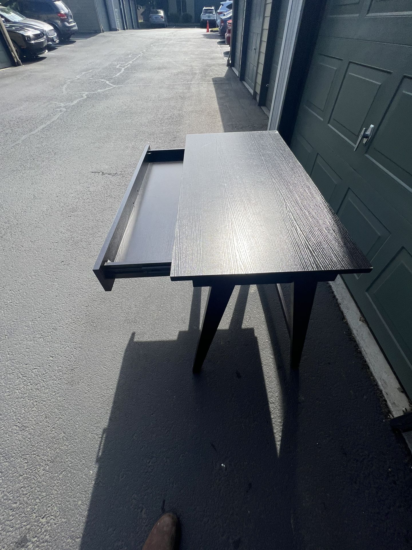 Desk—-table