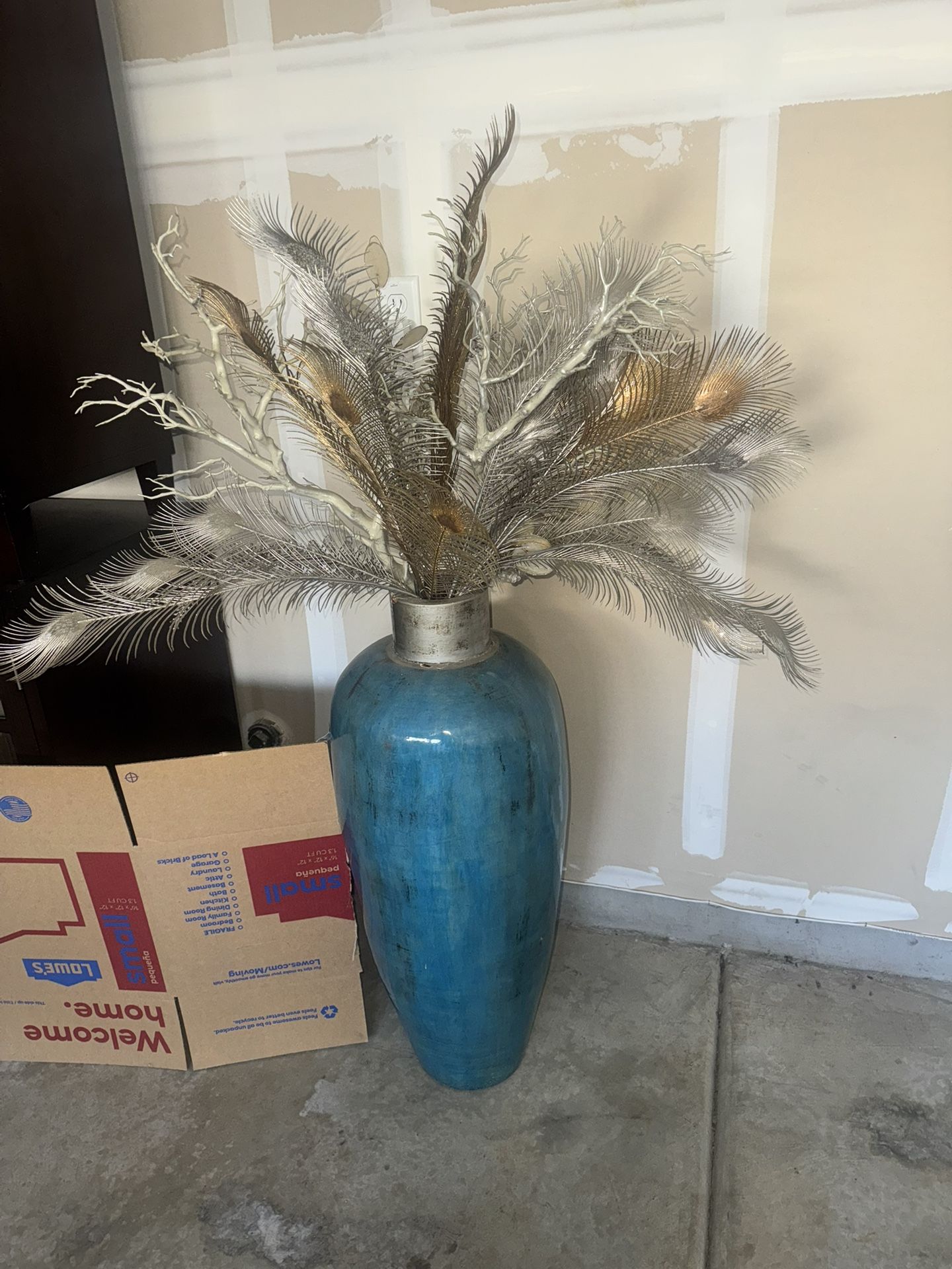 Blue Big Vase With Beautiful Decoration