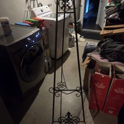 Beautiful Wrought Iron Easel Stand !! Cheap ! 