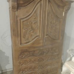 ANTIQUE ARMOIRE 