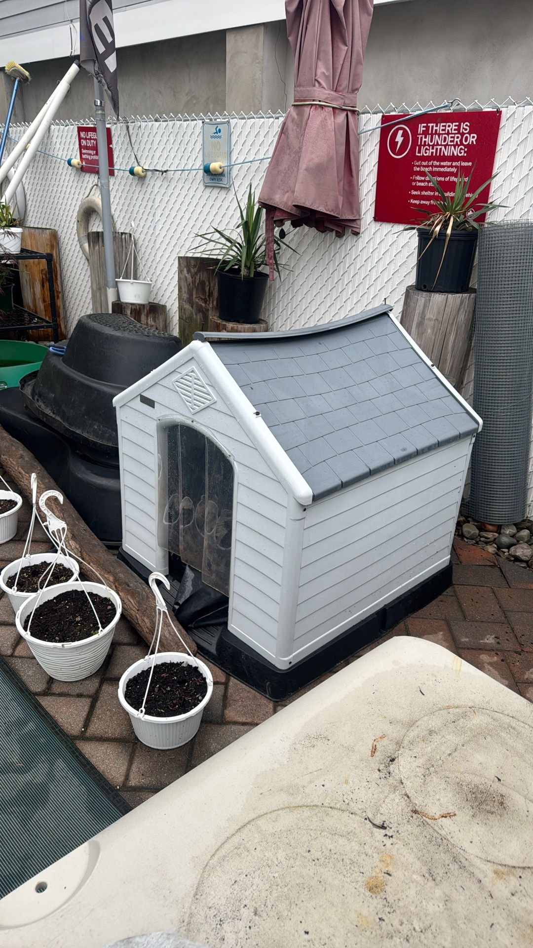 A DOG TAIL DOG HOUSE FOR A MED TO LARGE DOG