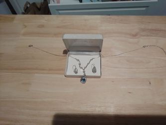 Silver tone  Crystal Necklace and Earring Set