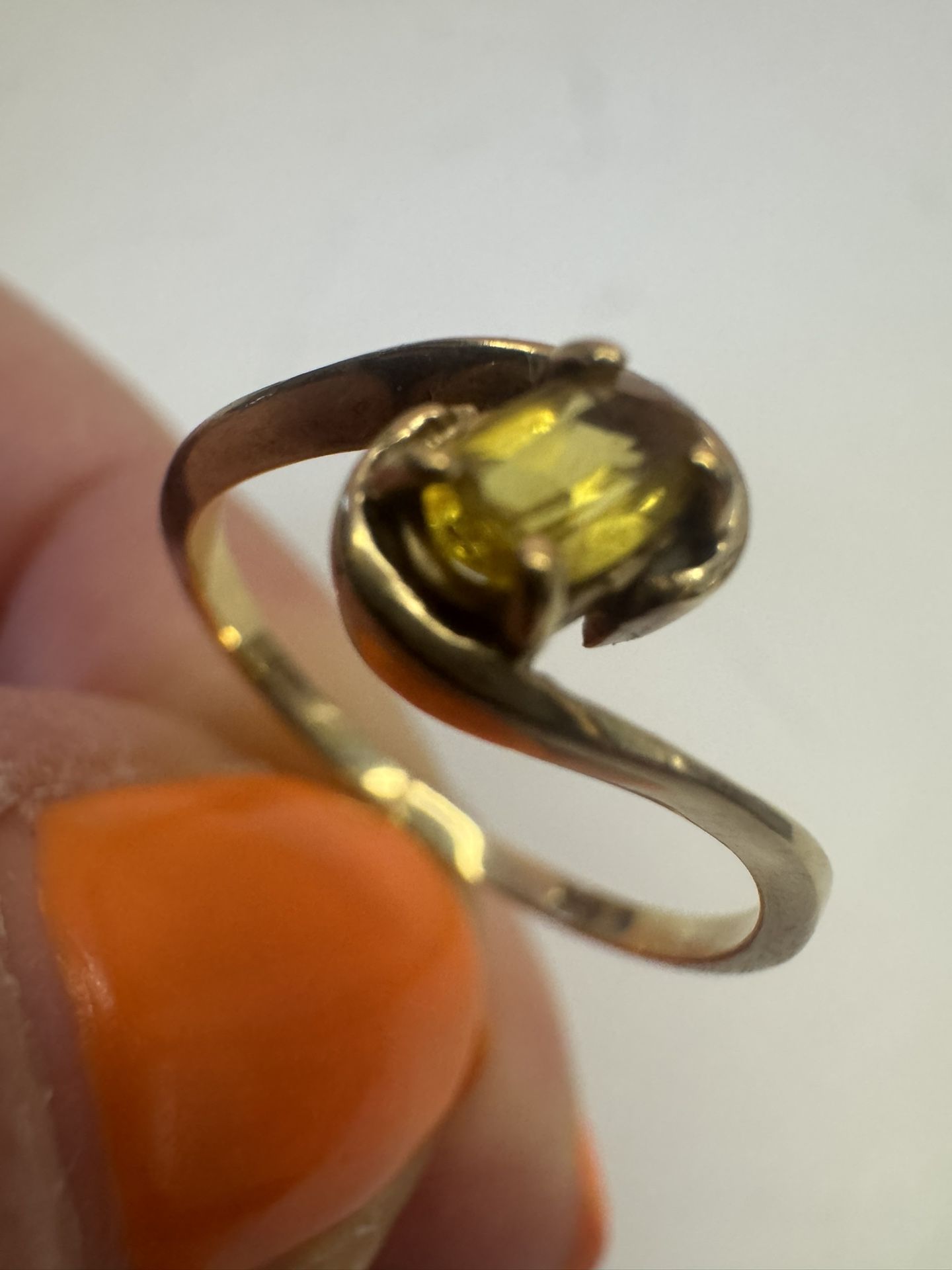 Vintage 10k yellow gold Natural Yellow Sapphire Ring , size 6!
