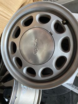 15” Ford Mustang alloy wheels