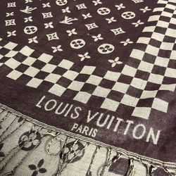Pre-owned Louis Vuitton Monaco Square Scarf (2.155 NOK) ❤ liked on Polyvore  featuring accessories, scarves, red…