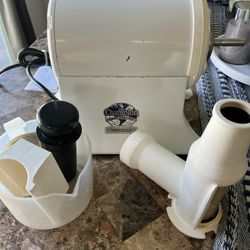 The Champion Juicer (Great Condition)