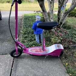 Razor E300S Seated Electric Scooter 