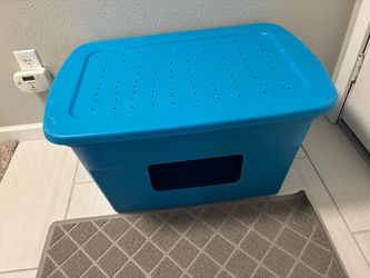 Large Enclosed Litter Box with mat