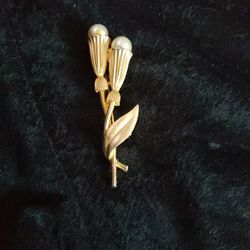 Vintage Pin/Brooch With Pearl Flowers