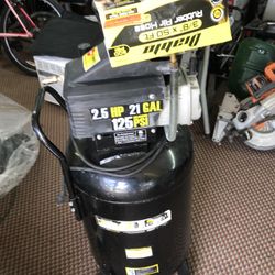 Vertical Air Compressor 2.5HP 21Gal 125 Psi With Hose Central Pneumatic