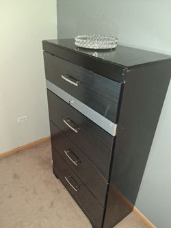 Set of 2 dressers