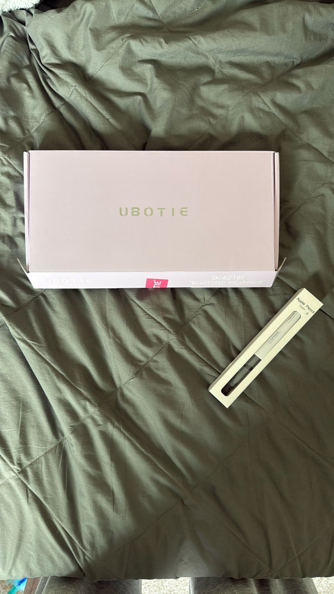 Bluetooth Keyboard And Apple Pencil Case