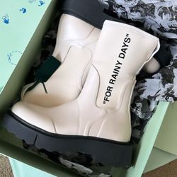 Sponge Rubber Off white rain boots