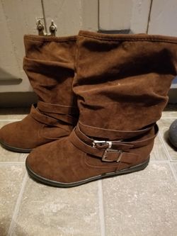 Women's boots size 7-7 1/2