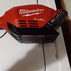 Milwaukee  M18  Fuelsreing trimmer