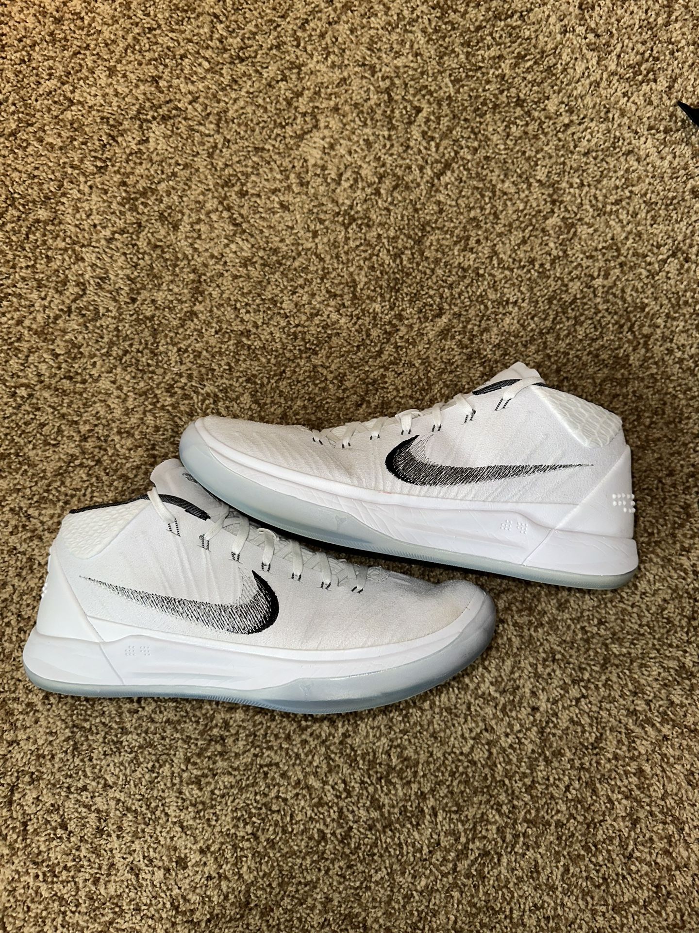 Kobe AD Mid White ice