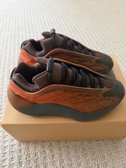 Adidas Yeezy 700 V3 Copper Fade GY4109 – Size 4 – Brand New