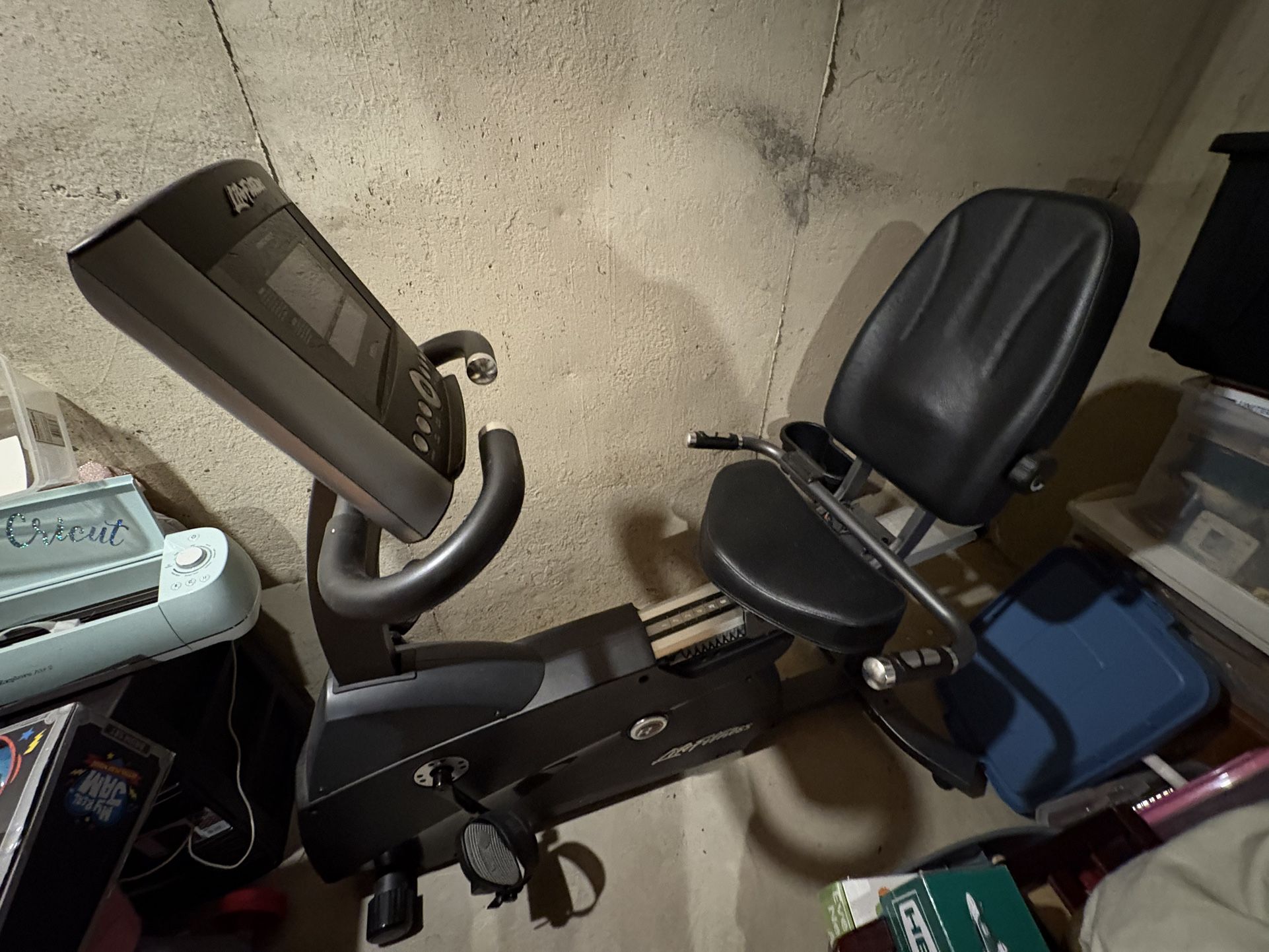 Life Fitness Recumbent Bike – Gym-Quality Cardio Equipment