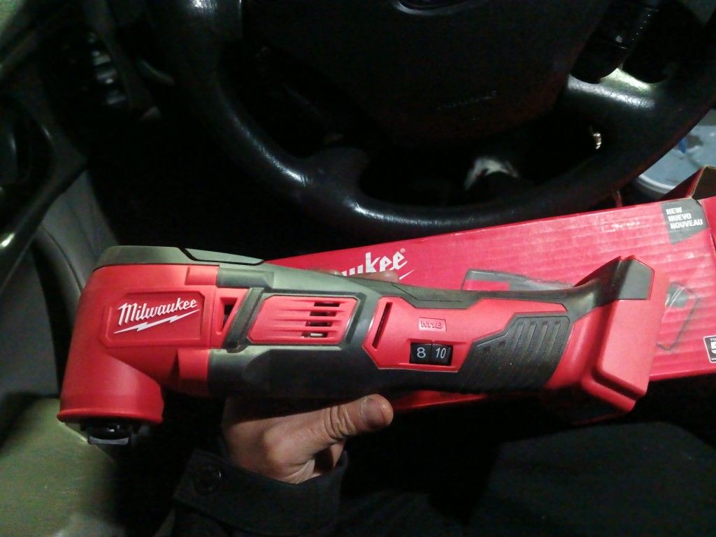 Milwaukee Multi-Tool M18
