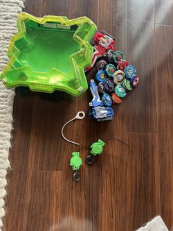 Beyblade Burst Lot – Stadium + 12 Beyblades + 2 Launchers