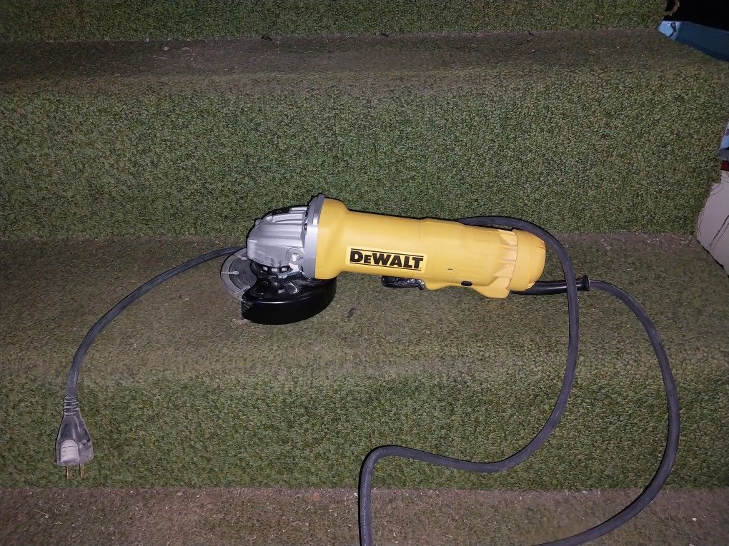 Dewalt 11amp Corded 4.5 Inch Angle Grinder