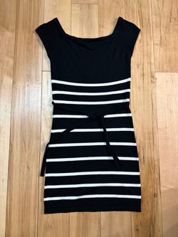 Coveted Clothing Knit cap sleeve dress with matching waist band Large