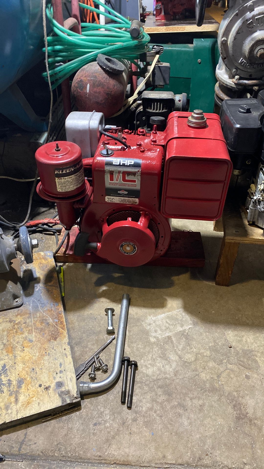 8hp Briggs & Stratton Gas Upright Engine 