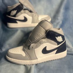 Air Jordan 1 Mid “Wolf Grey Midnight Navy”