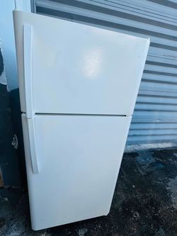 GE Pristine French Door Kitchen Unit – Like New Condition