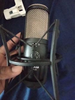 Akg P420