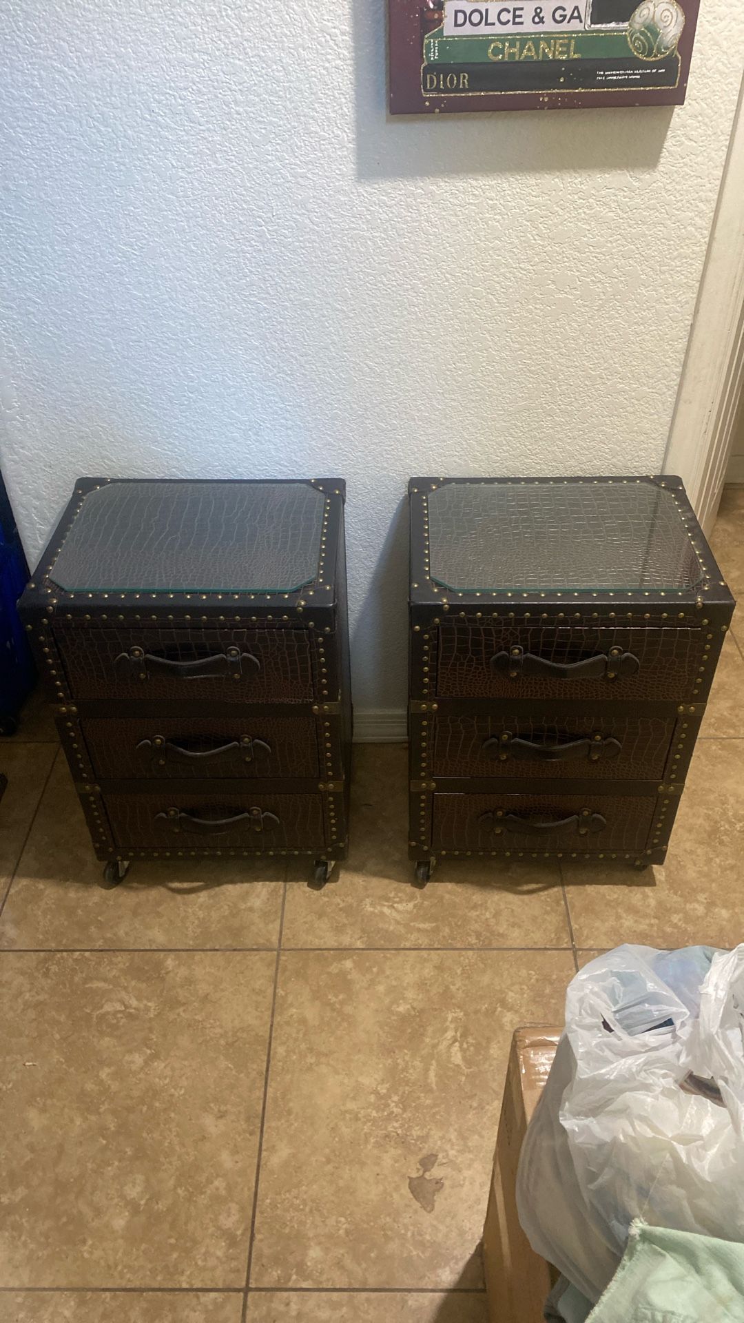 Safavieh Llyoyd 3 Drawer Rolling Chest/Dark Brown Faux Croc Leather-Black With Glass Tops Black and Silver End Tables Side Tables Set Of 2 On Wheels