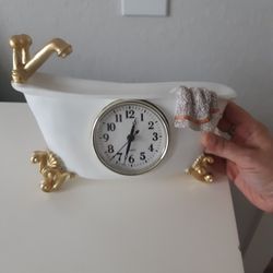 BEUTIFULL BATHROOM WALL CLOCK IT WORKS PERFECT LIKE NEW 