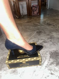 Navy heels