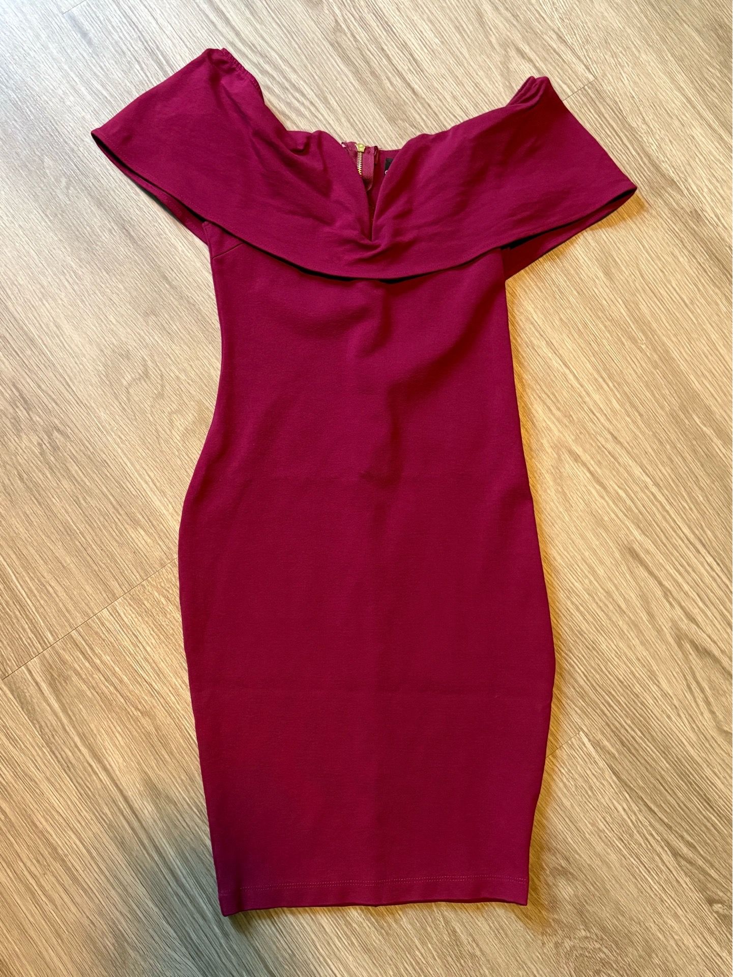 Windsor burgundy bodycon dress size small