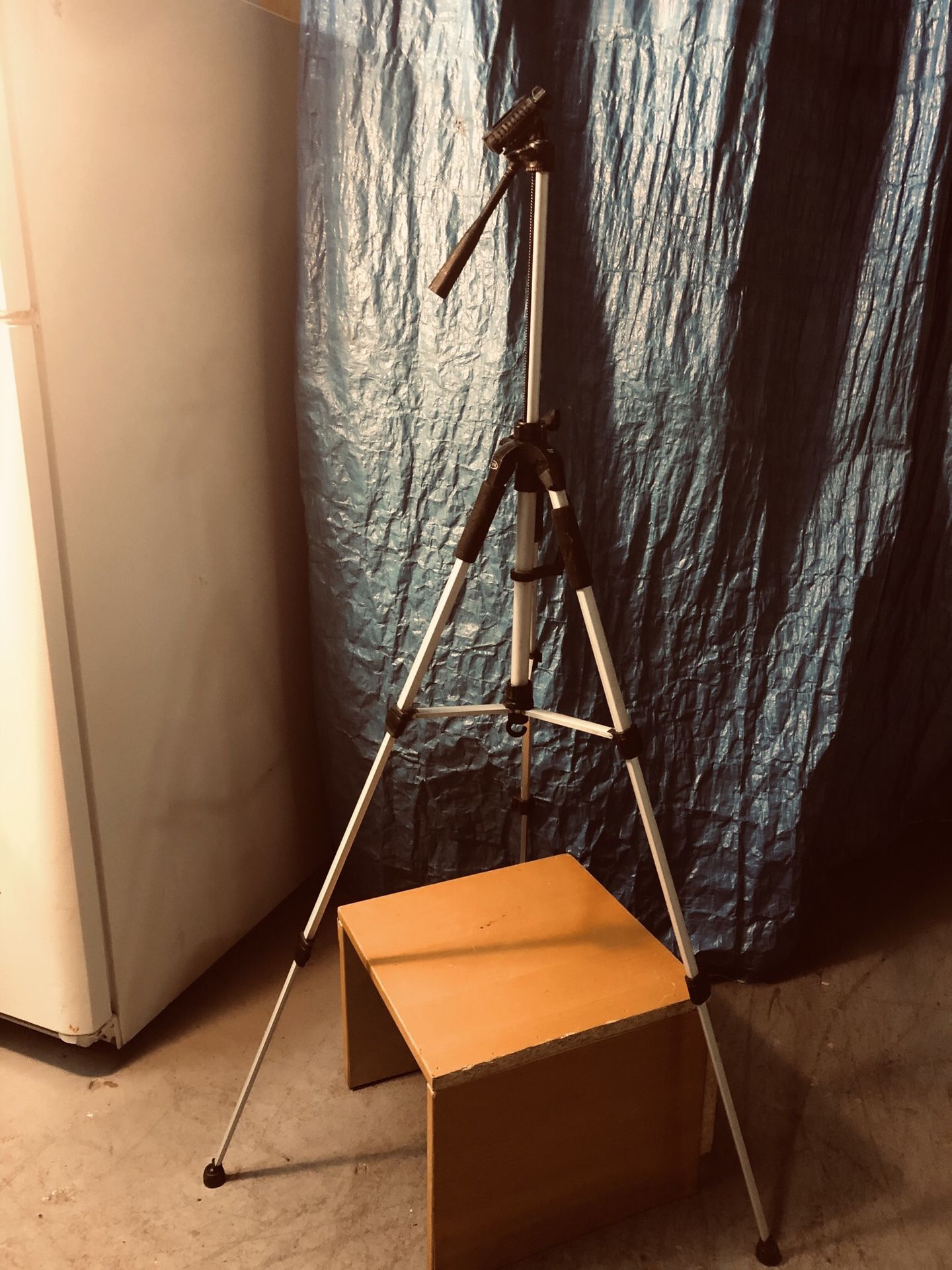 Camera tripod