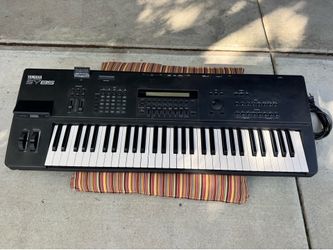 Yamaha SY85 musical keyboard