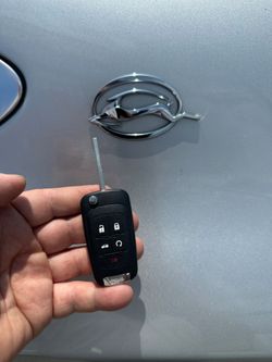 Car Keys N Remotes/ Llaves Con Control