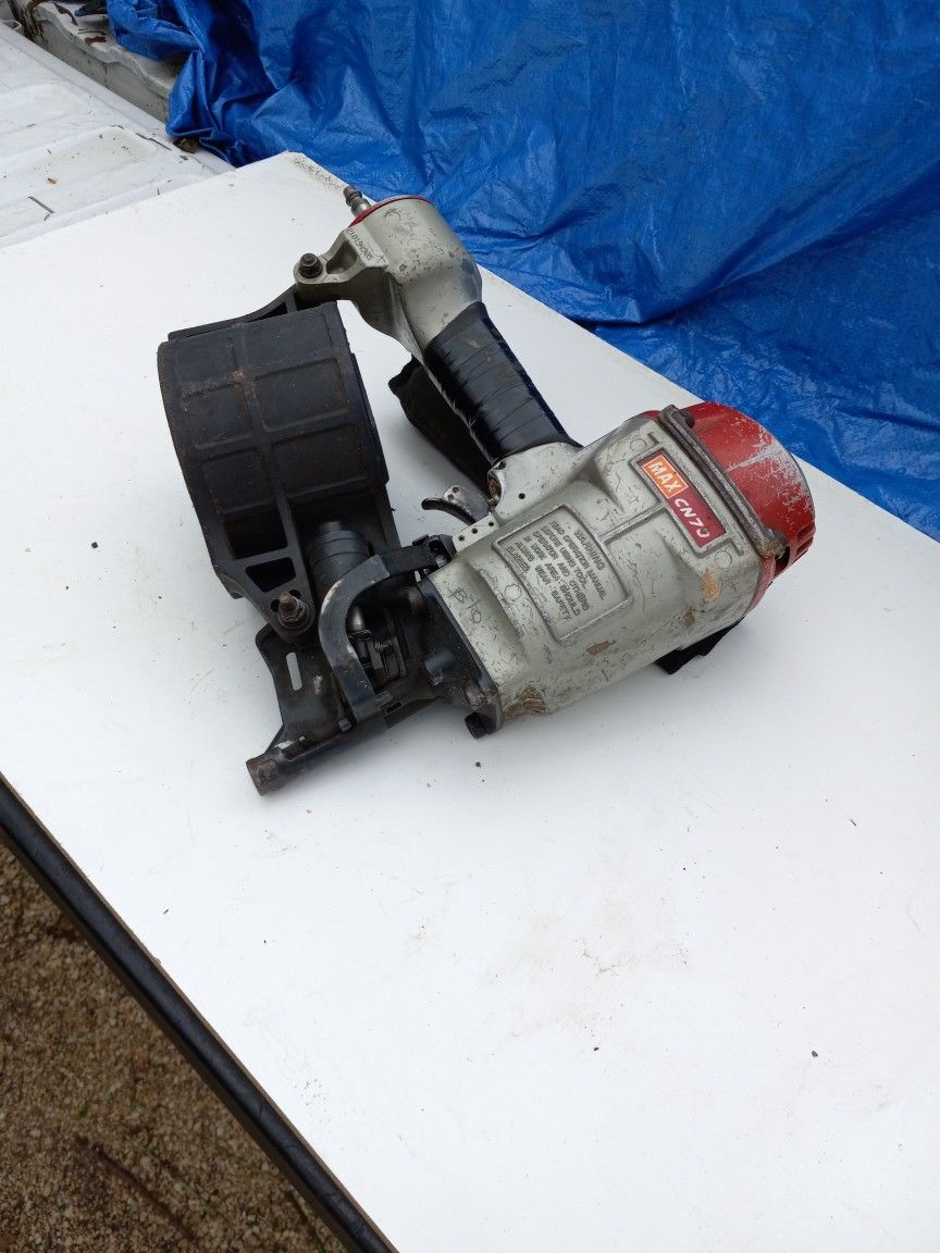 MAX CN70 Siding Nailer
