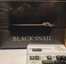 GMK Keycaps BRAND NEW ‘Black Snail’ Standard Base Set, Alphas, Novelties