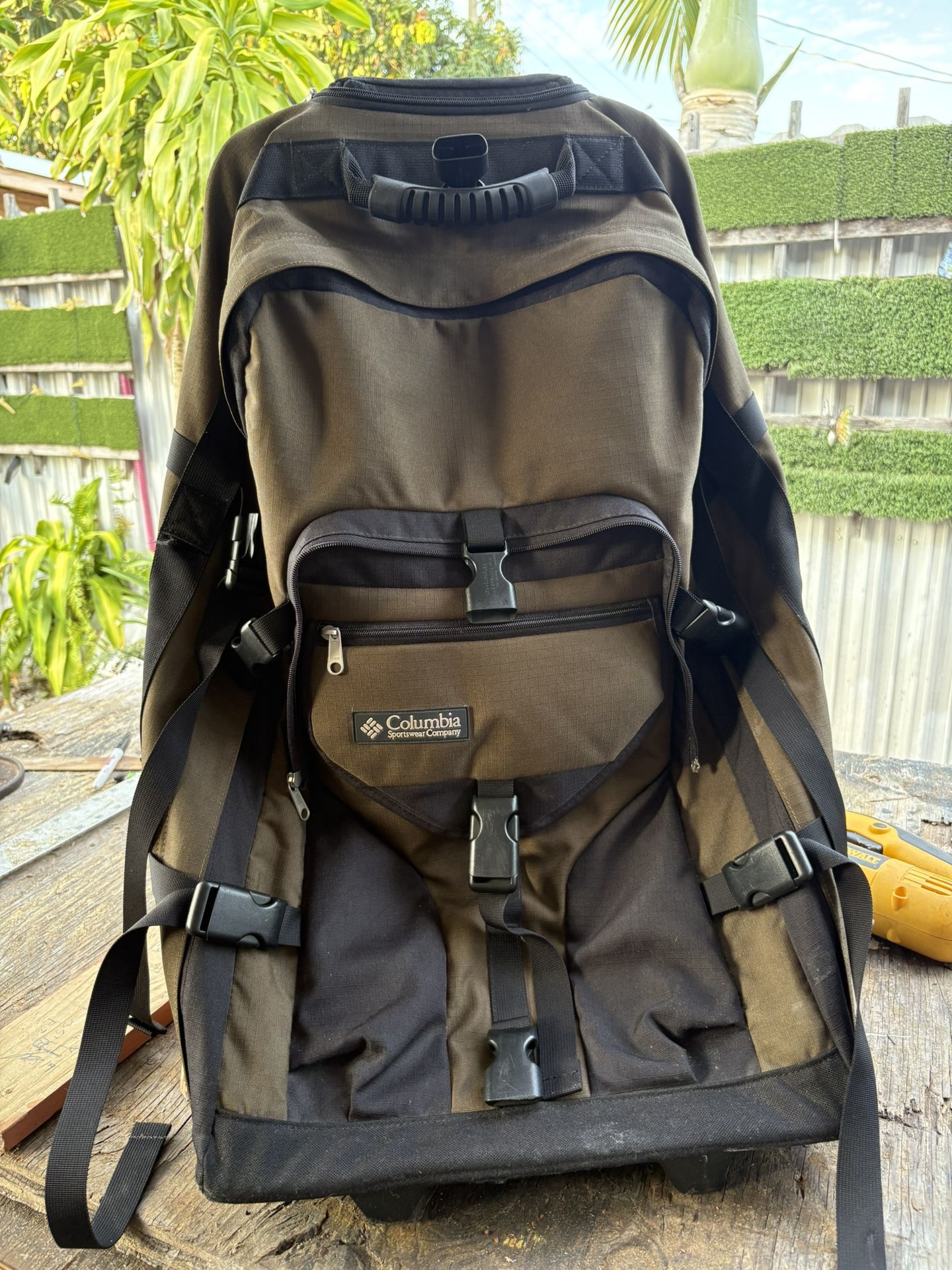 Columbia Rolling Upright Luggage / Backpack READ!!!