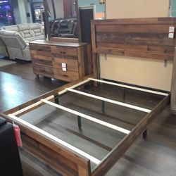 4pc Queen Bedroom Set. Qbed Frame Dresser Mirror Nightstand