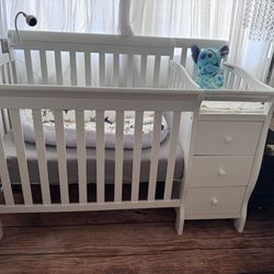 baby crib only used a couple of times by my nephew