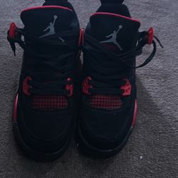 Red Thunder Jordan 4 Size 6,5