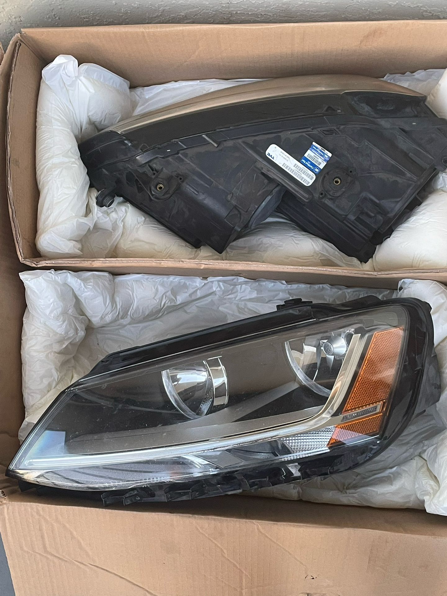 2017 Volkswagen Jetta headlights