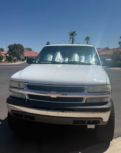 White 2000 Chevy Tahoe