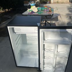 Galanz mini fridge 