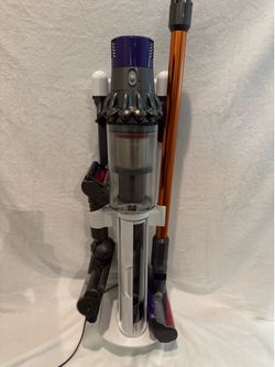 Dyson Cyclone V10 + Dok + Add’l Tools