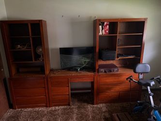 Book shelves and desk