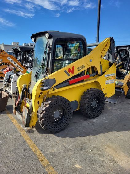 Skid Steer Bobcat 2,000 # Pounds with Wheels and a Free Bucket - Wacker SW21