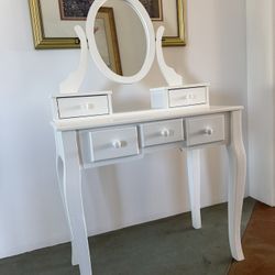 Pretty Little White Dressing Table With Mirror And Storage 